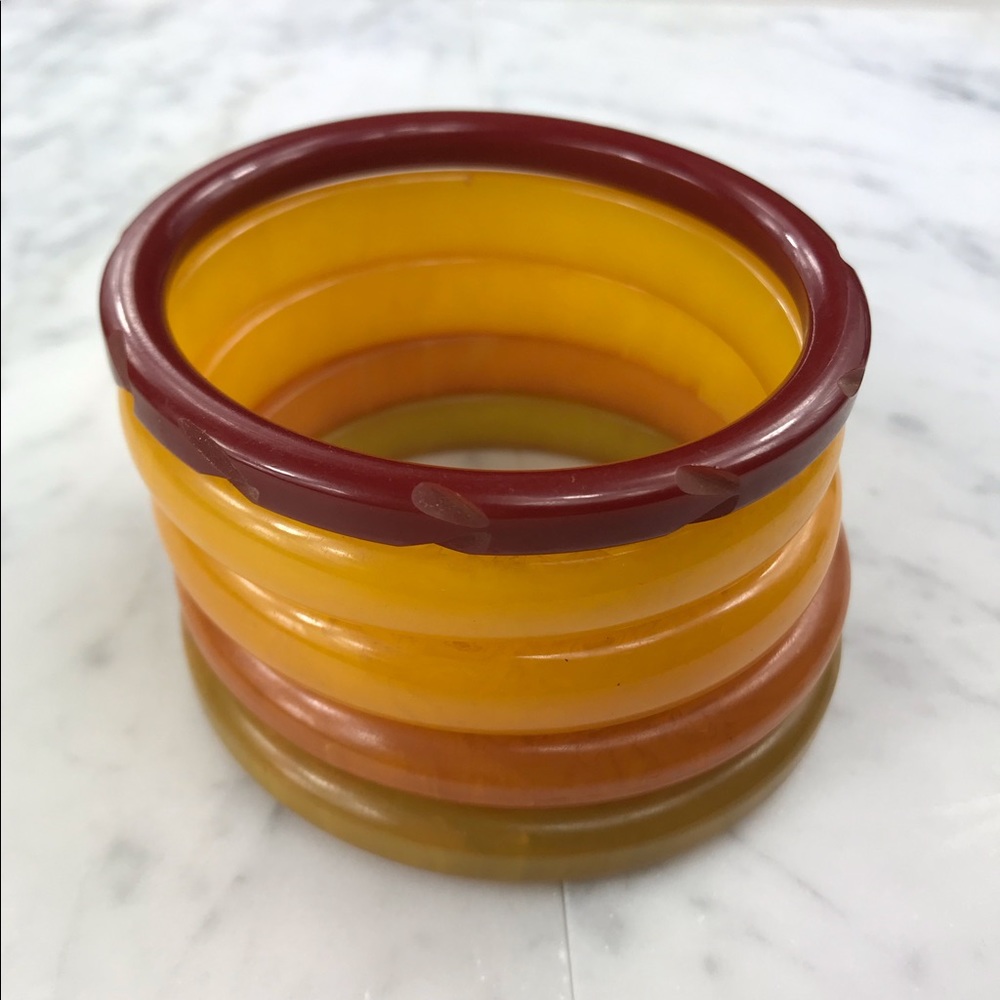 Vtg 1940s 50s burgundy carved Bakelite bangle 🌺